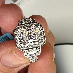 Bold 4.04 CTW Moissanite Ring – 925 Sterling Silver – Size 7 – NEW WITH TAGS